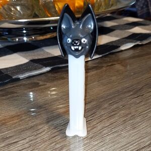 2008 Halloween Black Bat Pez Dispenser Collector